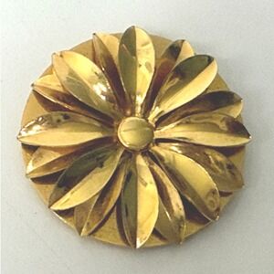 Vintage Gold Tone Layered Daisy Flower Scarf Clip Floral Mid Century Accessory